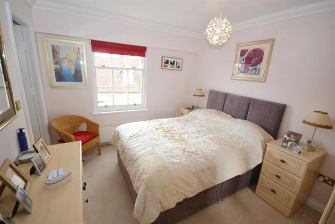 Bed 1.jpg