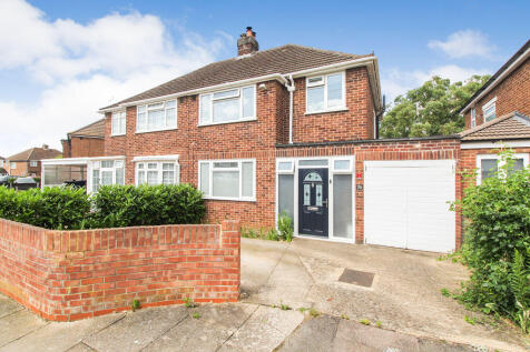 Aylesbury Road, Bedford, MK41