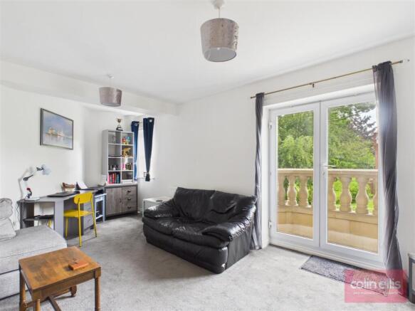 2 bed Flat for sale Image 3