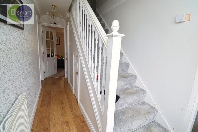 4 bed Detached for sale Image 9