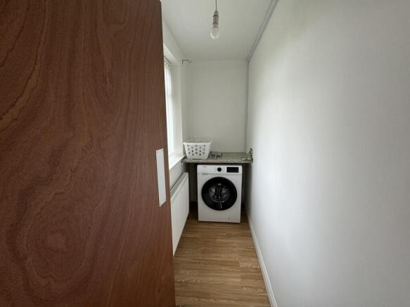 5 bed Semi-Detached to rent Image 10