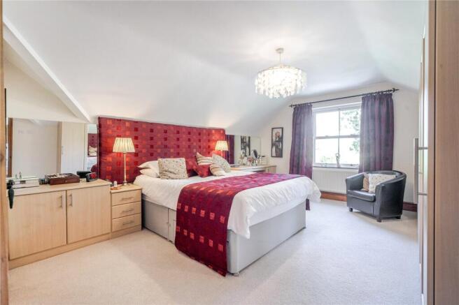 5 bed Detached for sale Image 9