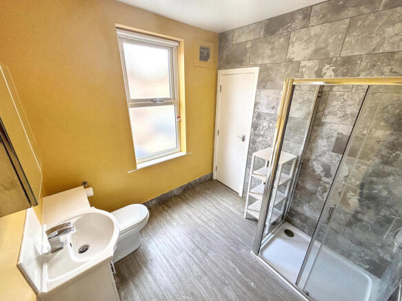 3 bed Terraced to rent Image 11