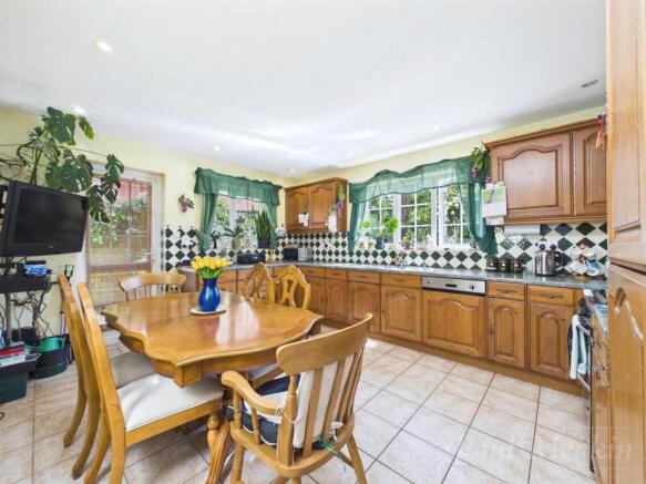 Kitchen/ DIner