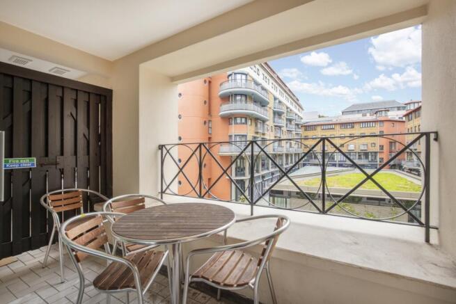 Eagle Wharf 19 - bal