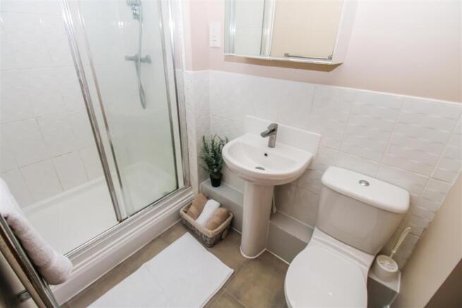 EN SUITE SHOWER ROOM/W.C.