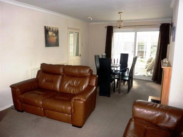 LOUNGE/DINING ROOM