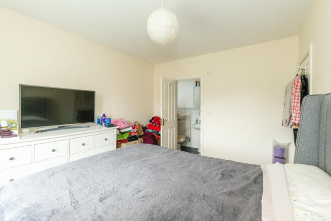 4 bed Link Detached House for sale Image 10