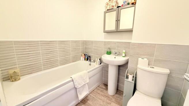 3 bed Semi-Detached for sale Image 9