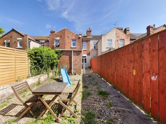 3 bed Terraced to rent Image 10