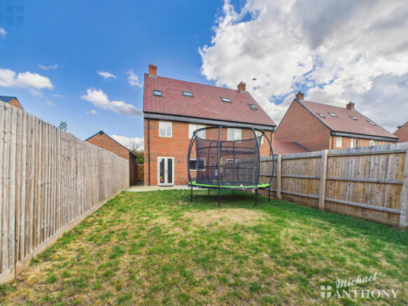 CAM03218G0-PR0756-STILL011