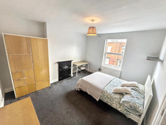 3 bed Terraced to rent Image 5