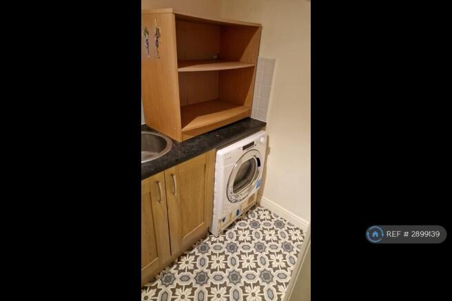 5 bed Detached to rent Image 5