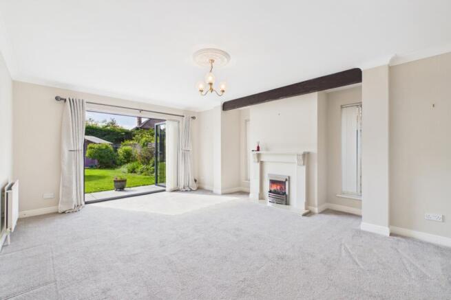 5 bed Detached for sale Image 12