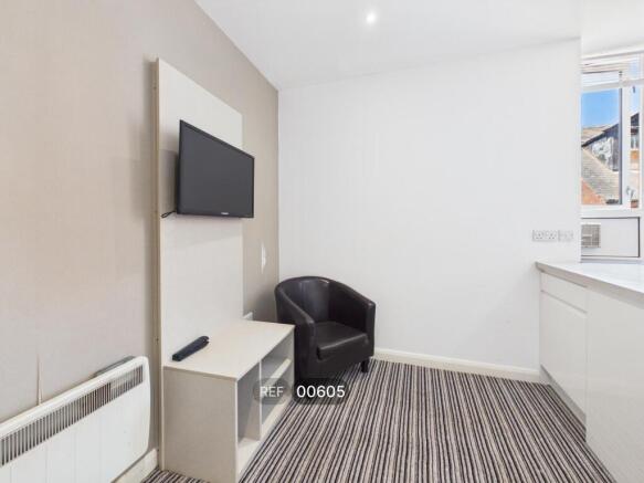 Studio to rent Image 9