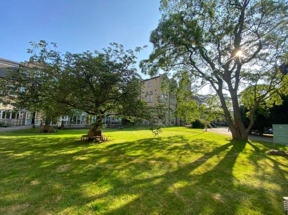 2 bed Apartment to rent Image 7