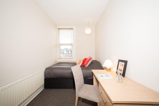4 bed Terraced to rent Image 6