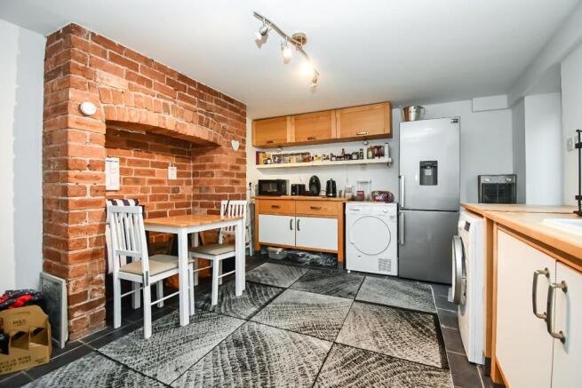1 bed Apartment to rent Image 4