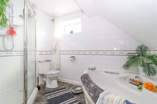 4 bed Semi-Detached for sale Image 2