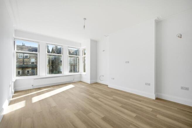 3 bed Apartment for sale Image 4