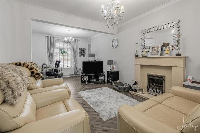 Lounge/Dining Room