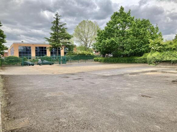 7 Plane Tree Crescent  Yard.jpg