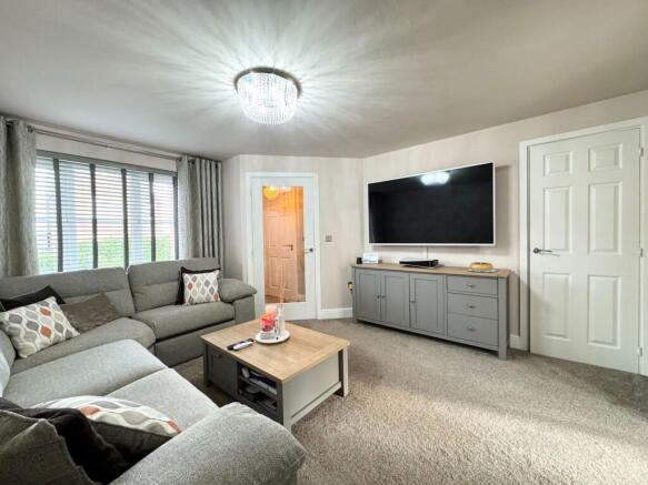 3 bed Semi-Detached for sale Image 8