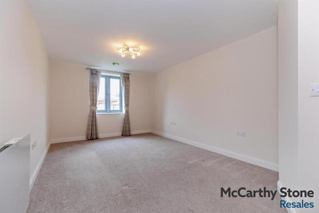 2 bed Apartment for sale Image 6
