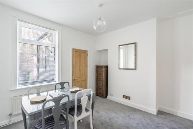 2 bed Terraced to rent Image 8