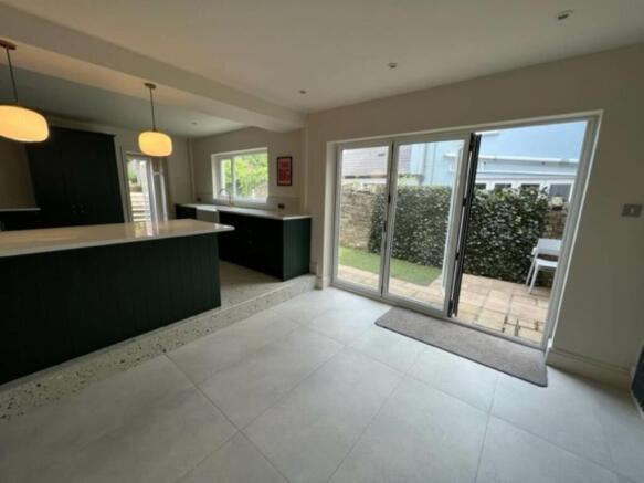 5 Porthkerry-Kitchen