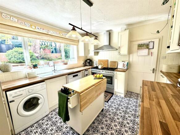 KITCHEN/BREAKFAST ROOM