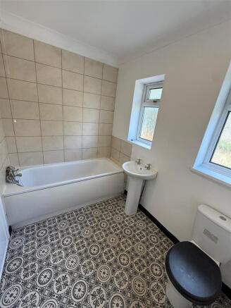 3 bed Semi-Detached to rent Image 6