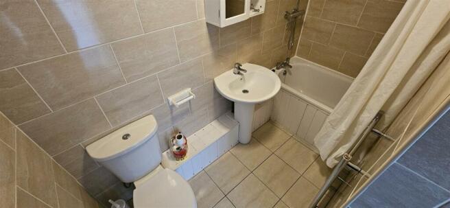 5 bed House to rent Image 8