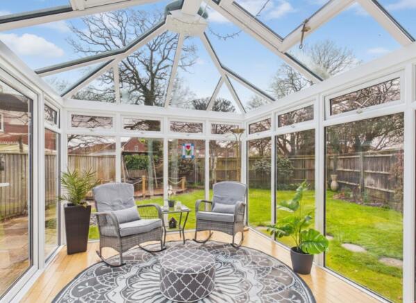 CAM03640G0-PR0095-STILL037-001