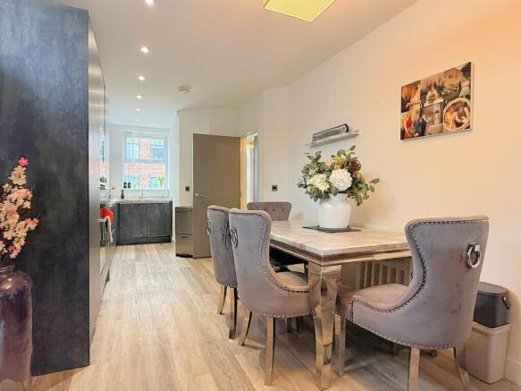 KITCHEN / DINER
