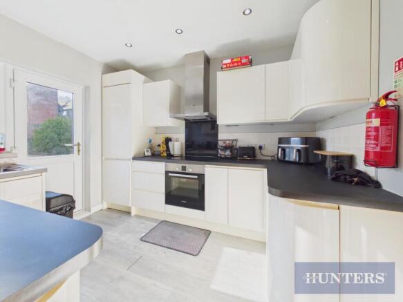2 bed Apartment to rent Image 5