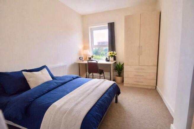 3 bed Flat to rent Image 10
