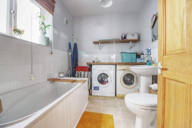 Bathroom (Bathroom/Utility )