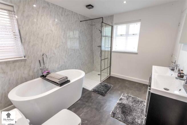 5 bed Detached for sale Image 12