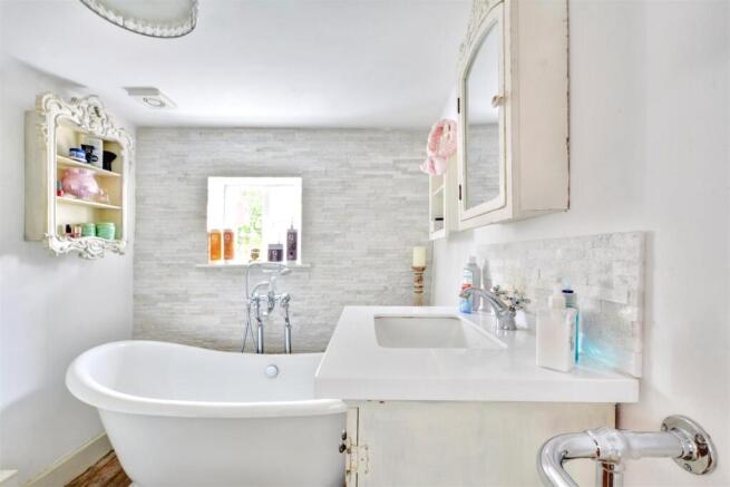Bathroom_3.jpeg