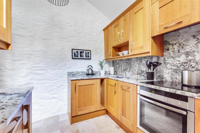 Kitchen 2.jpg