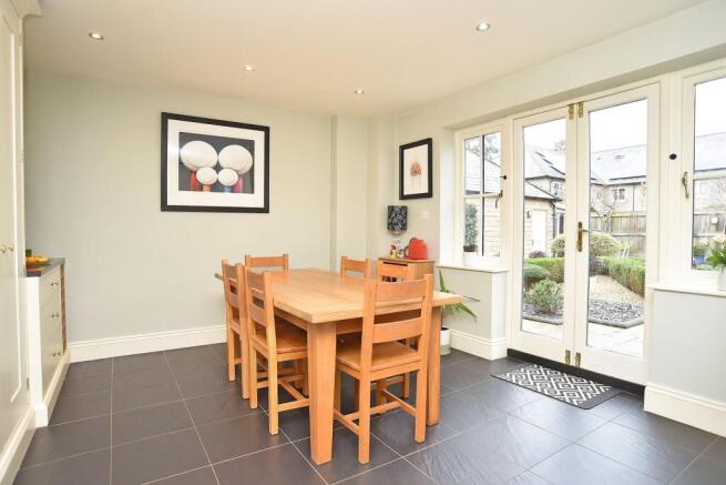 4 bed Semi-Detached for sale Image 8