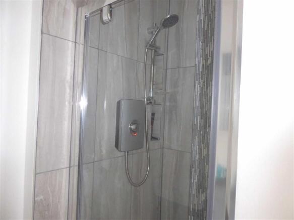 EN SUITE SHOWER ROOM