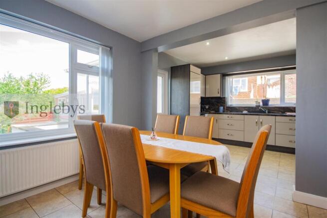 4 bed Detached for sale Image 7