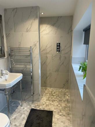 ensuite.jpg