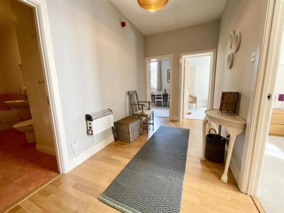 2 bed Flat to rent Image 9