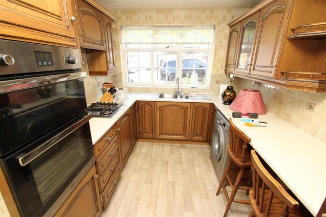 2 bed Semi-Detached Bungalow for sale Image 3
