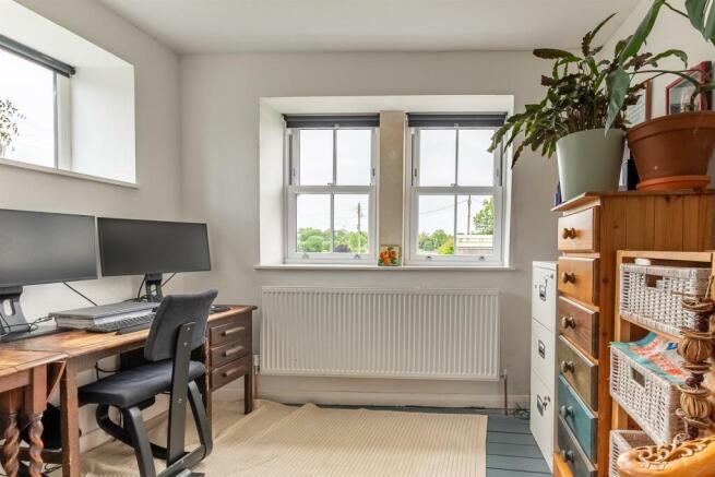 Bedroom / Office