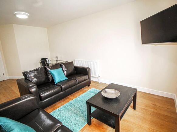1 bed Apartment to rent Image 5