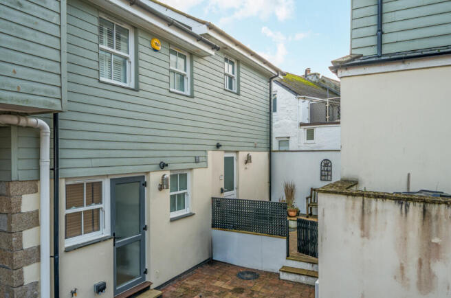 1380614-19-690e06...